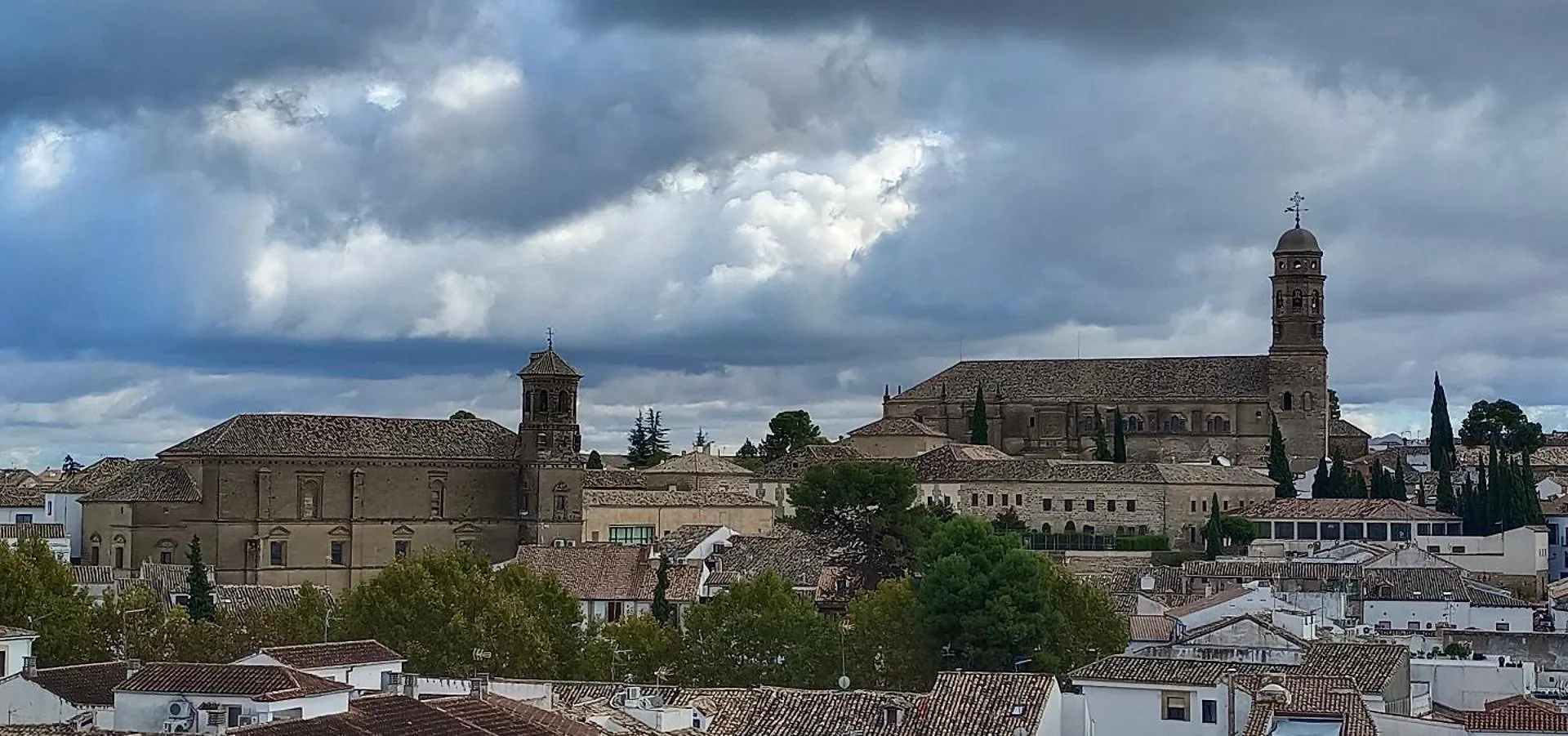 Apartamentos Casa De Los Galeote Baeza